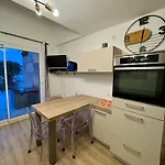 Front De Et Jacuzzi Privatif Le Barcarès