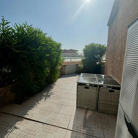 Front De Et Jacuzzi Privatif * Le Barcarès