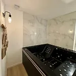 Front De Et Jacuzzi Privatif *