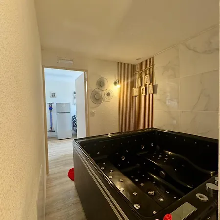 Front De Et Jacuzzi Privatif *