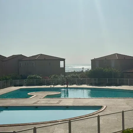 Front De Et Jacuzzi Privatif וילה