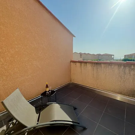 Front De Et Jacuzzi Privatif