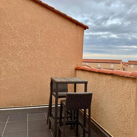 Front De Et Jacuzzi Privatif Villa *
